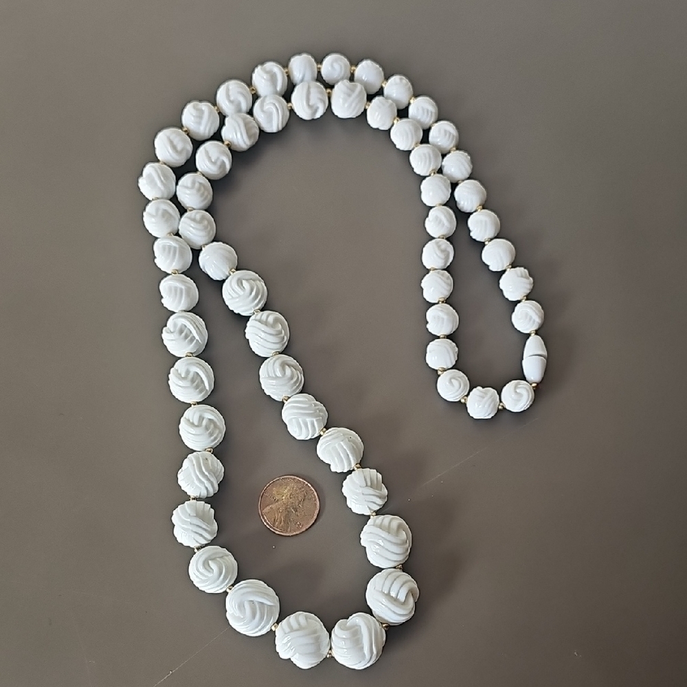 1980S Monet YARN White ball know Lucite 28" Necklace Vintage EUC
